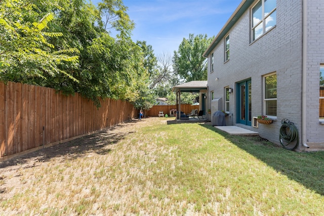 view of yard featuring a patio area