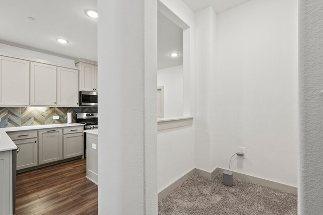 kitchen with a center island, dark hardwood / wood-style floors, stainless steel appliances, sink, and kitchen peninsula