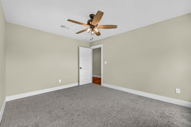 carpeted empty room featuring ceiling fan