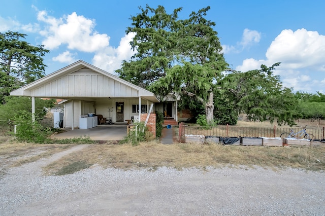 view of front of house featuring driveway