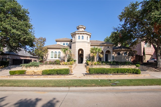 view of mediterranean / spanish-style home