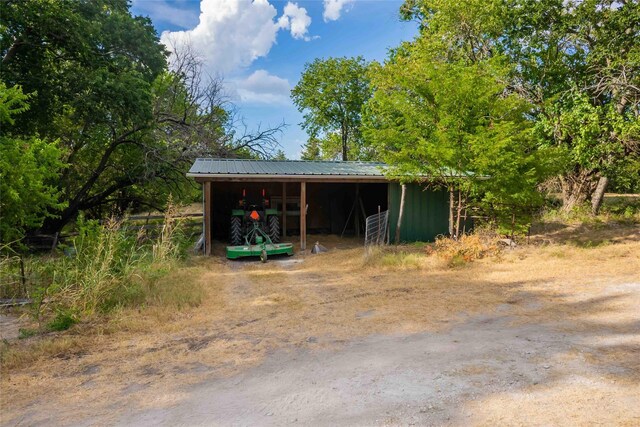 view of pole building featuring a carport