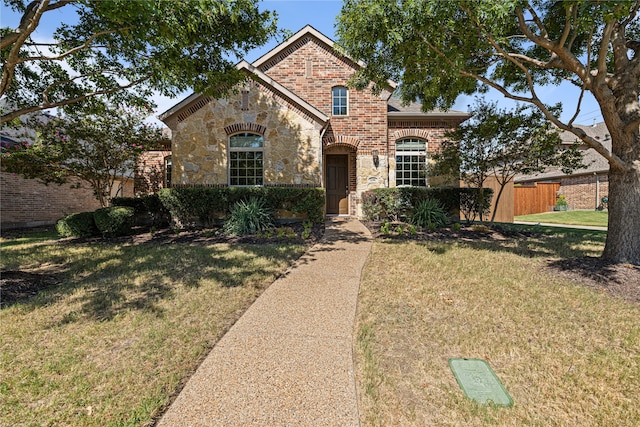 view of front of home featuring a front yard