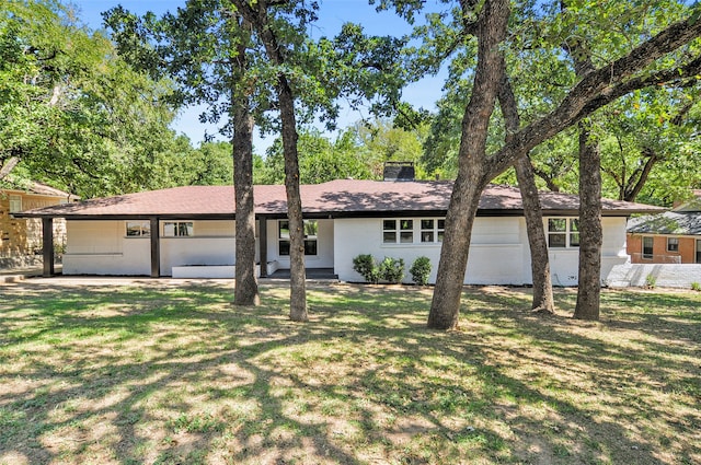 ranch-style house featuring a front lawn