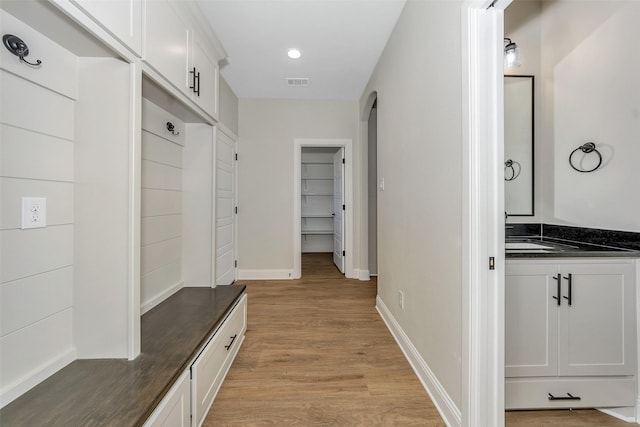 3043 Sunrise Trl, Weatherford, TX 76088 - mudroom featuring light wood finished floors, visible vents, baseboards, recessed lighting, and arched walkways