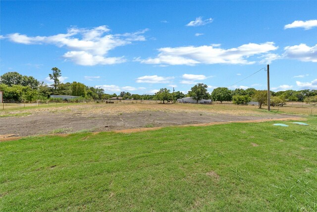 view of yard featuring a rural view