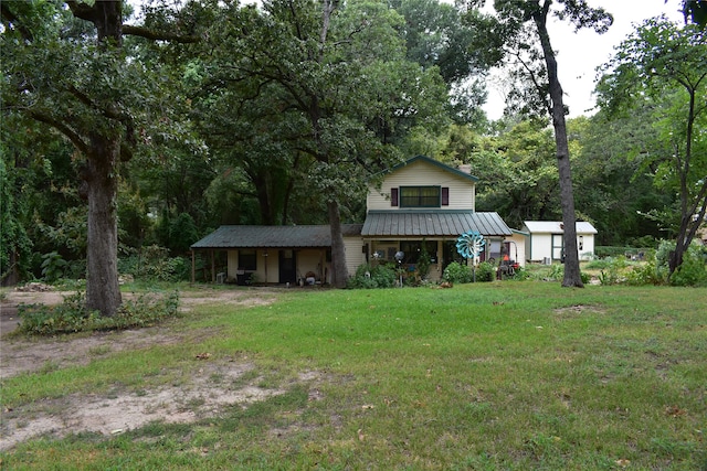 view of front facade with a front lawn