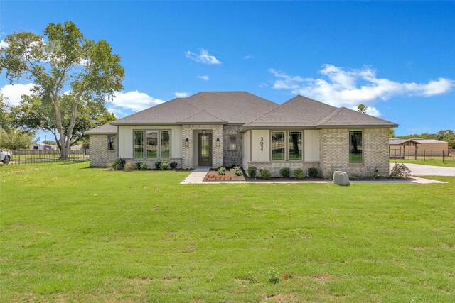 view of front facade with a front yard