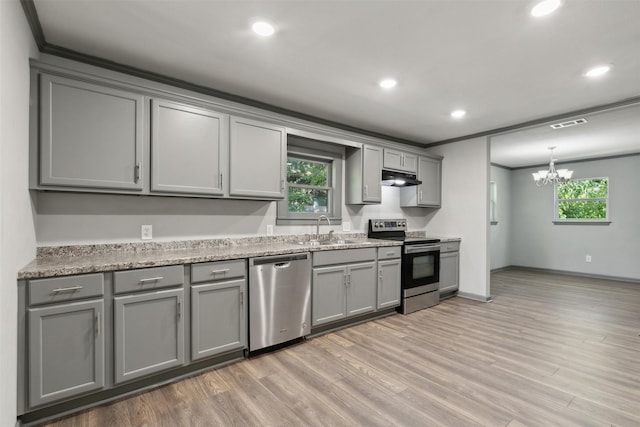 kitchen featuring stainless steel appliances, under cabinet range hood, a sink, and gray cabinetry