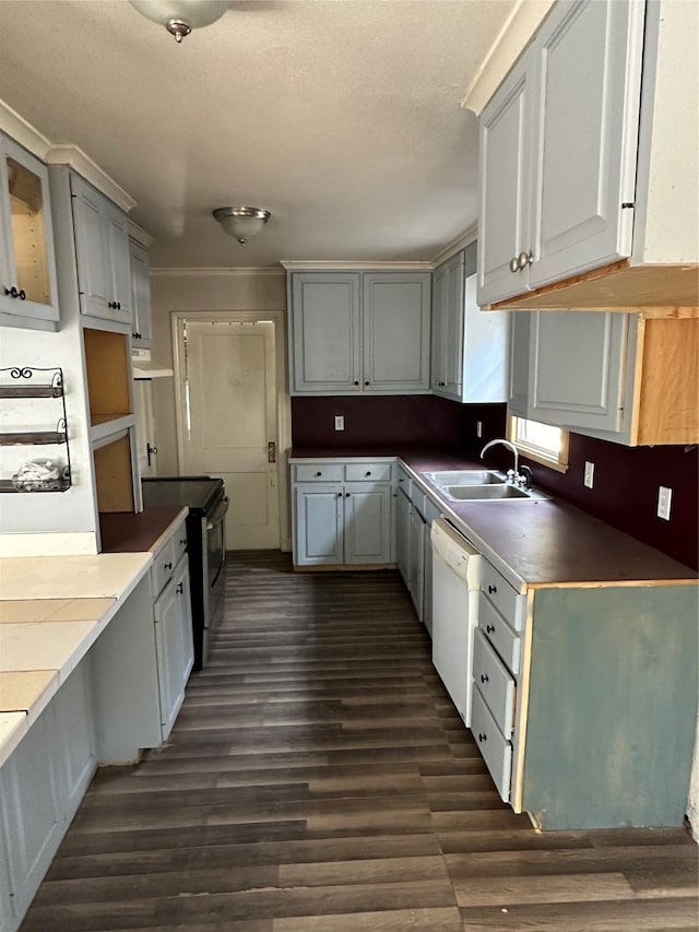 kitchen with dishwasher, sink, black / electric stove, dark wood-type flooring, and gray cabinetry