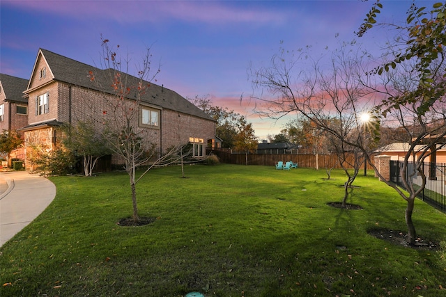 view of yard at dusk