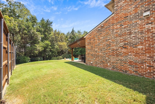 view of yard with a patio area