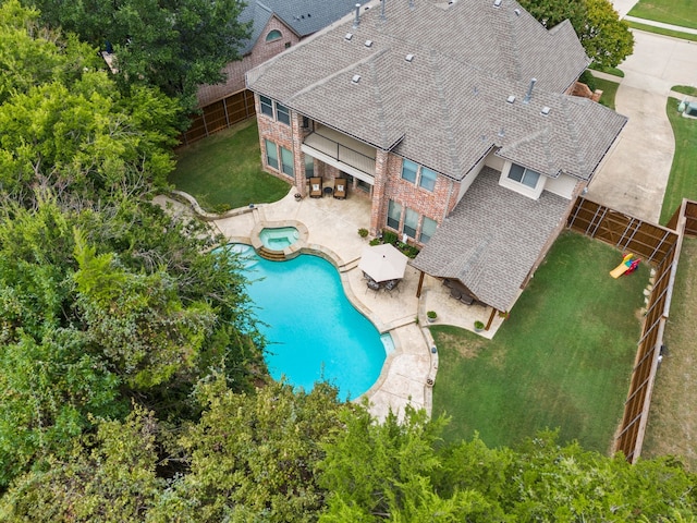 view of pool with an in ground hot tub, a yard, and a patio