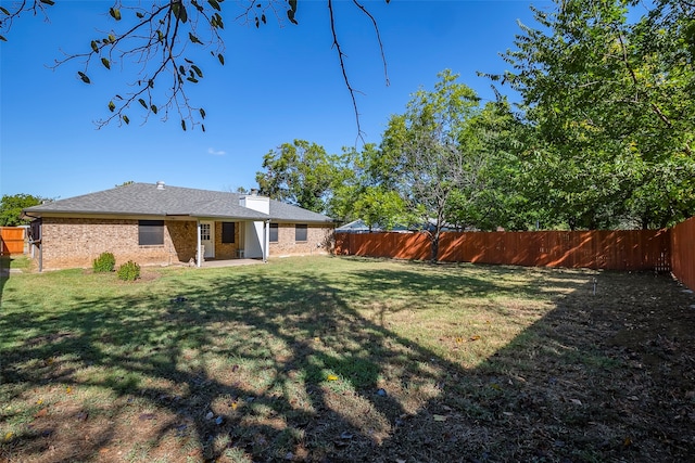 view of yard featuring a patio area