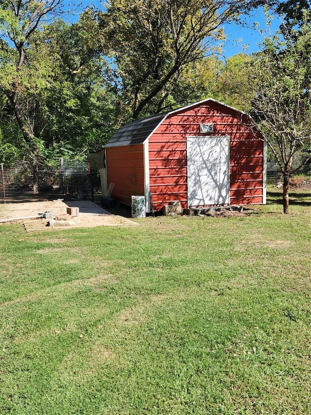 view of outdoor structure featuring a yard