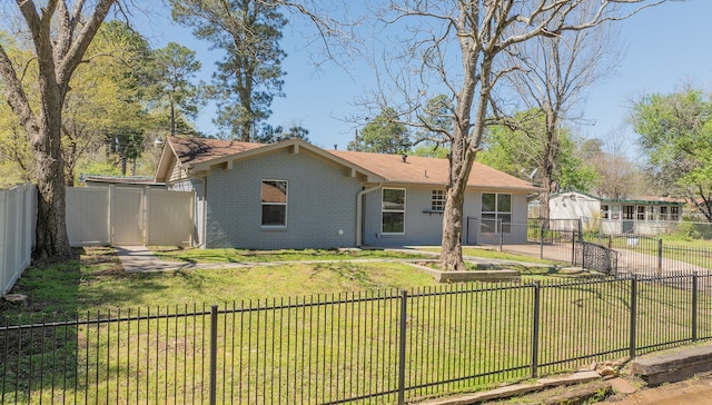 view of front of house with a front yard