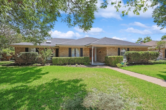 single story home featuring a front yard