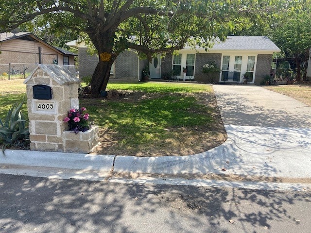 view of front of home with a front lawn