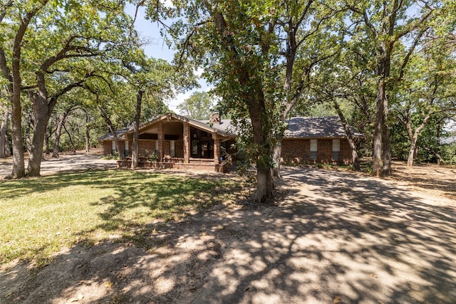 view of front of home featuring a front lawn and covered porch