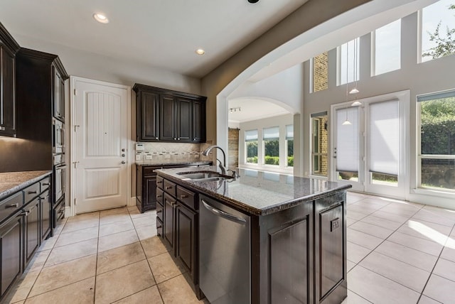 kitchen featuring a center island with sink, plenty of natural light, stainless steel appliances, and sink