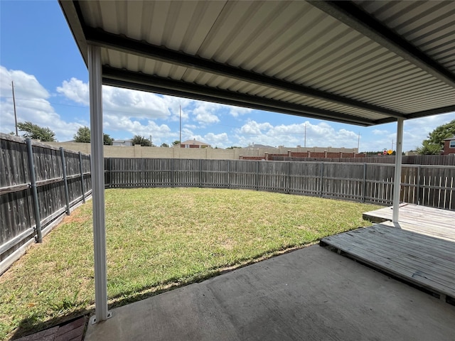 view of yard featuring a patio