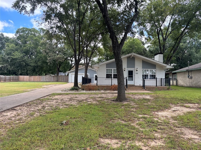 view of front of house featuring a porch and a front lawn