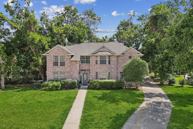 view of front of house featuring a front yard