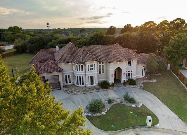 view of front of home featuring a yard