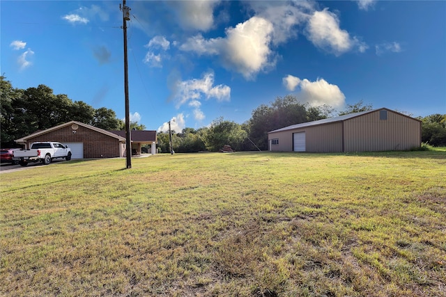 view of yard featuring an outdoor structure and a garage