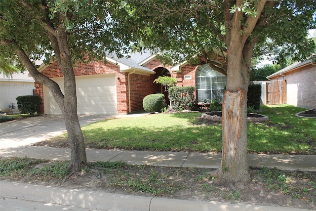 ranch-style home featuring a front lawn