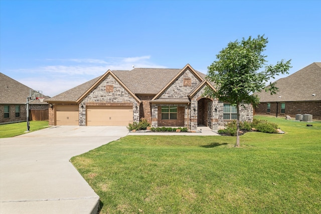 craftsman house featuring a front lawn and a garage