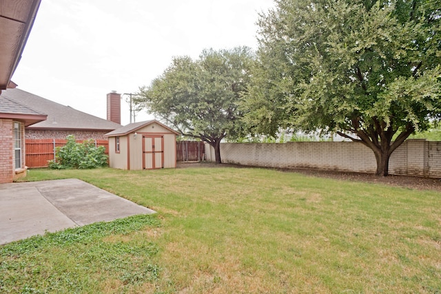 view of yard featuring a storage shed and a patio