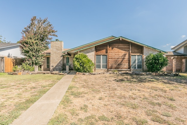 single story home featuring a front lawn