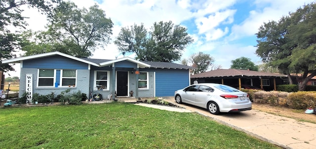 ranch-style house featuring a front lawn