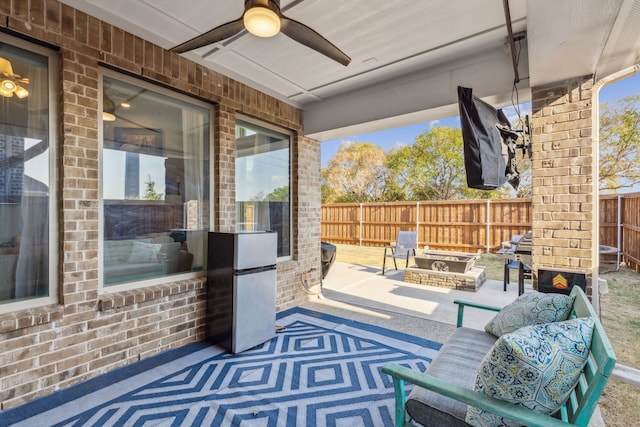 view of patio / terrace featuring an outdoor living space with a fire pit and ceiling fan