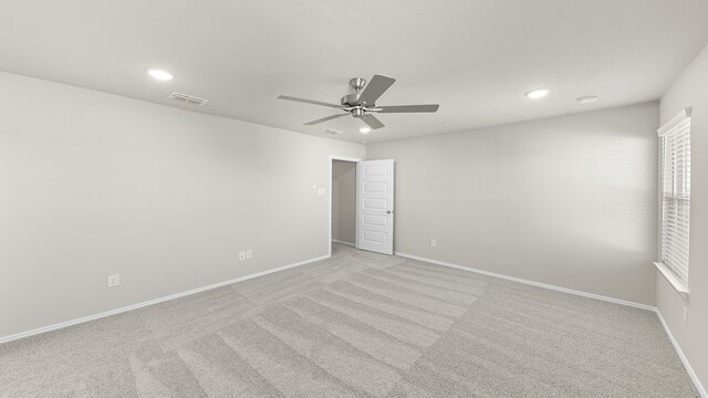 carpeted empty room featuring ceiling fan