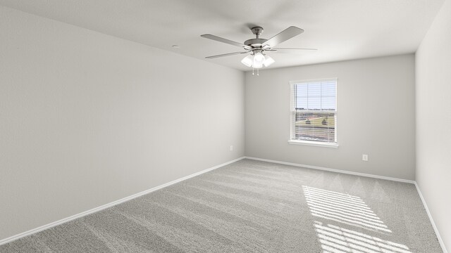 unfurnished room featuring ceiling fan and light colored carpet