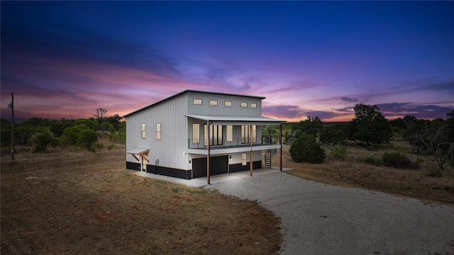 view of front of property with metal roof and driveway