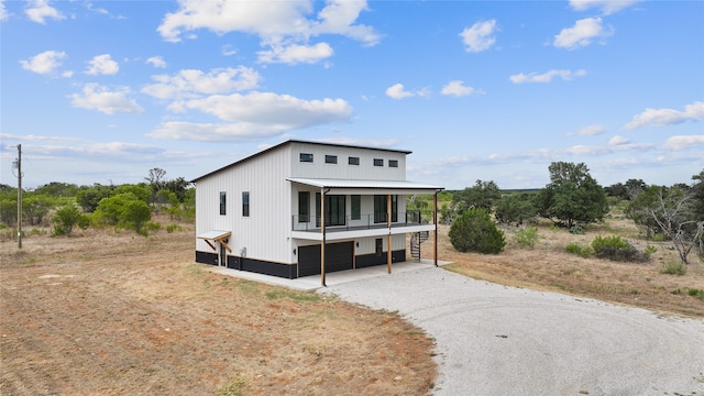 view of front of home with driveway and a garage