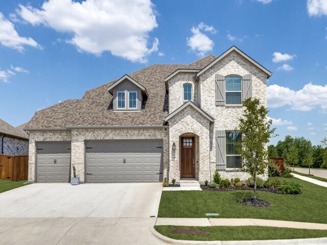 view of front of home featuring a front lawn and a garage