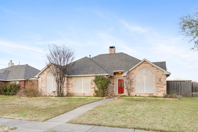 single story home with a front lawn