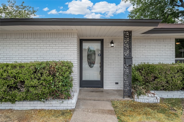 property entrance with a porch