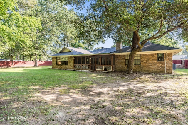 back of house featuring a lawn