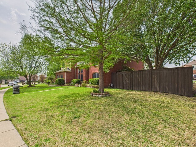 view of yard with an outdoor hot tub