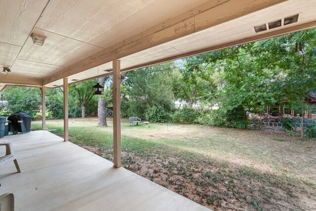 view of yard featuring a patio