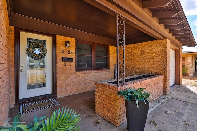 property entrance featuring covered porch