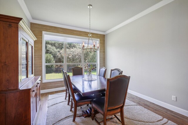 dining space with ornamental molding, dark hardwood / wood-style flooring, and a notable chandelier