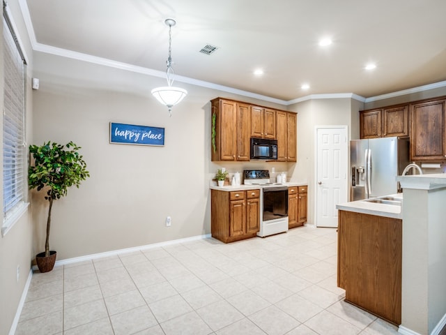 kitchen with stainless steel fridge, decorative light fixtures, sink, ornamental molding, and electric stove