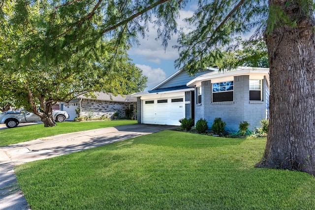 ranch-style house featuring a front lawn and a garage