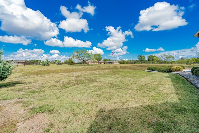 view of yard featuring a rural view